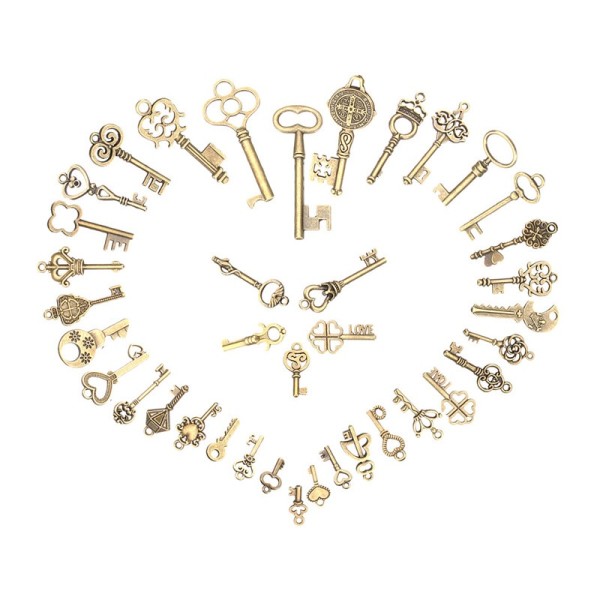 Set of 125 antique keys, made of metal, bronze color